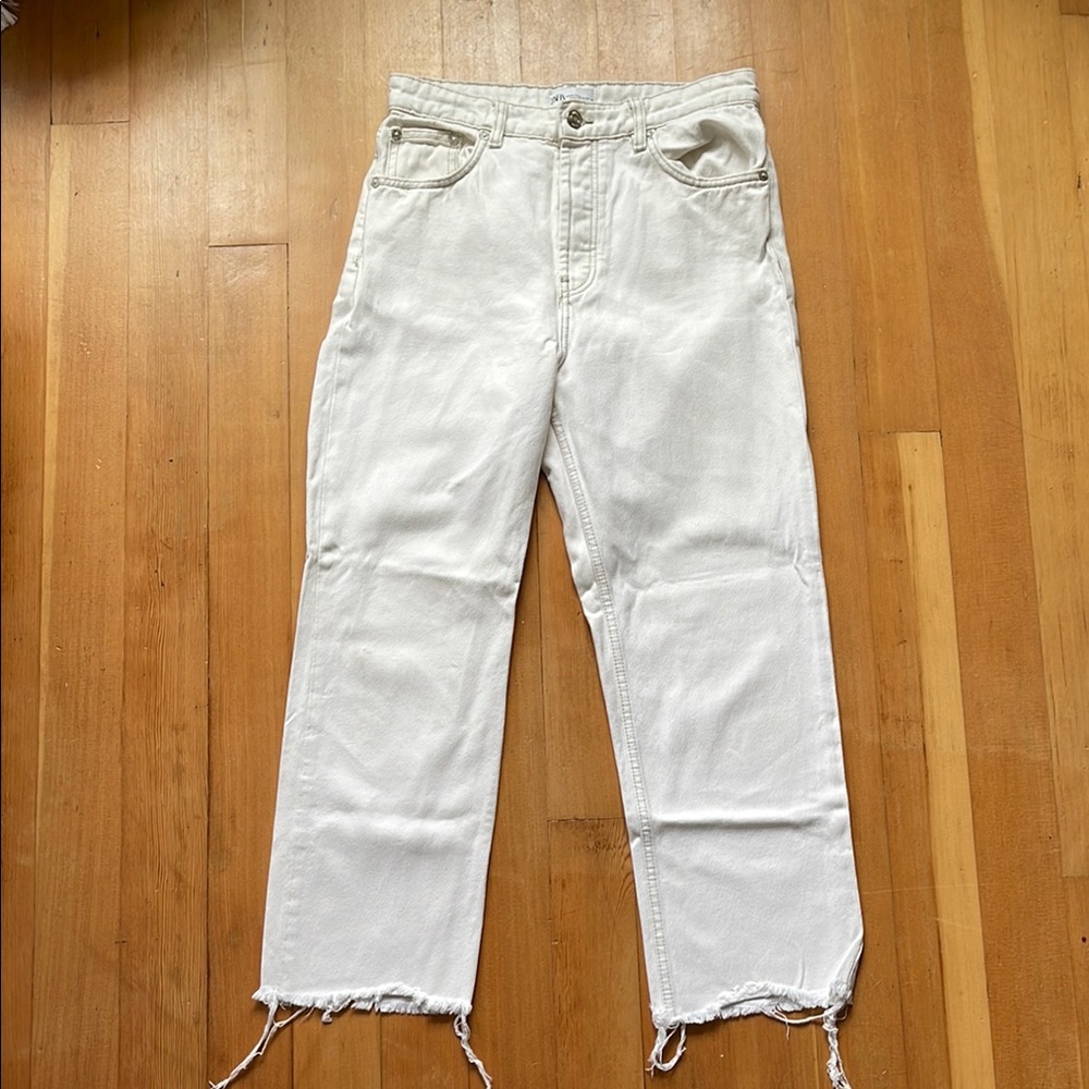 ZARA Off-White High Rise Button Fly Straight Jeans With Frayed Hem